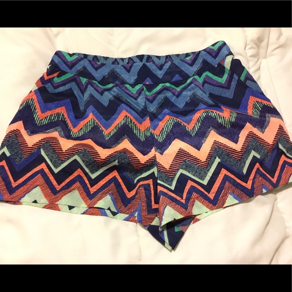Women’s Chevron shorts. Size S